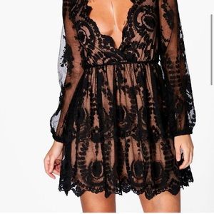 Boohoo black and tan lace plunge skater dress size 4